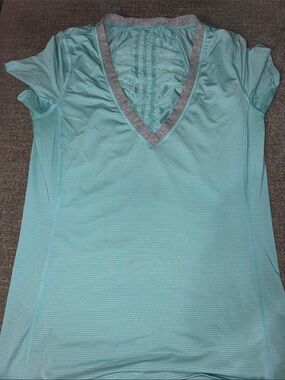lululemon athletica Light Aqua V-Neck Short Sleeve Tee with Heathered Trim